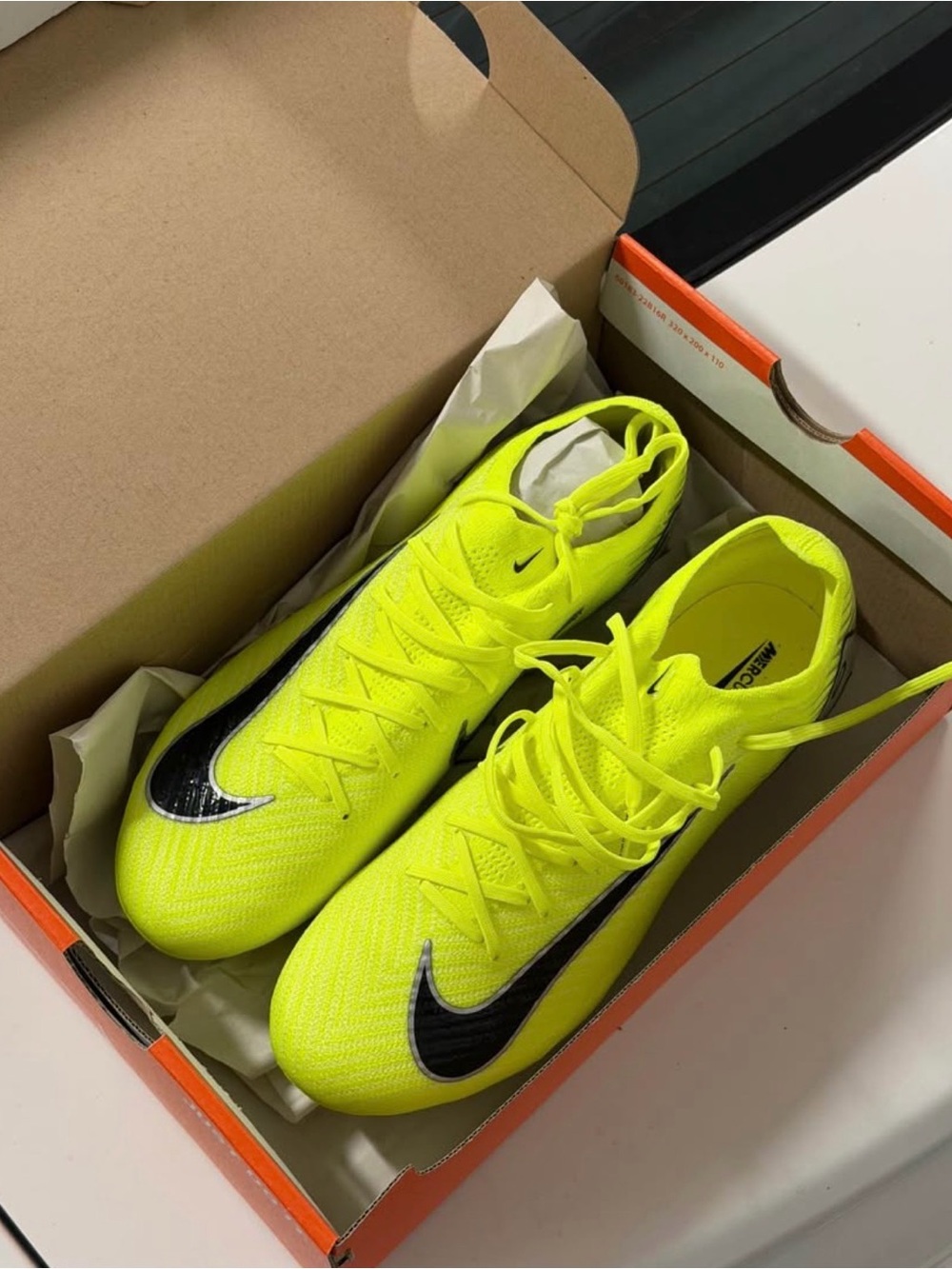 Nike ZM Vapor 16 Elite SG Pro Soccer Cleats - Volt/Black
